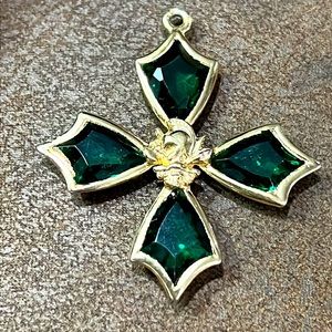 Vintage ACCESSOCRAFT Emerald Green Glass CROSS Pendant Fleur-de-Lis & Knight